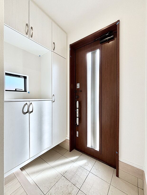 飾り棚を利用して、お越しいただくお客様をおもてなしできます。