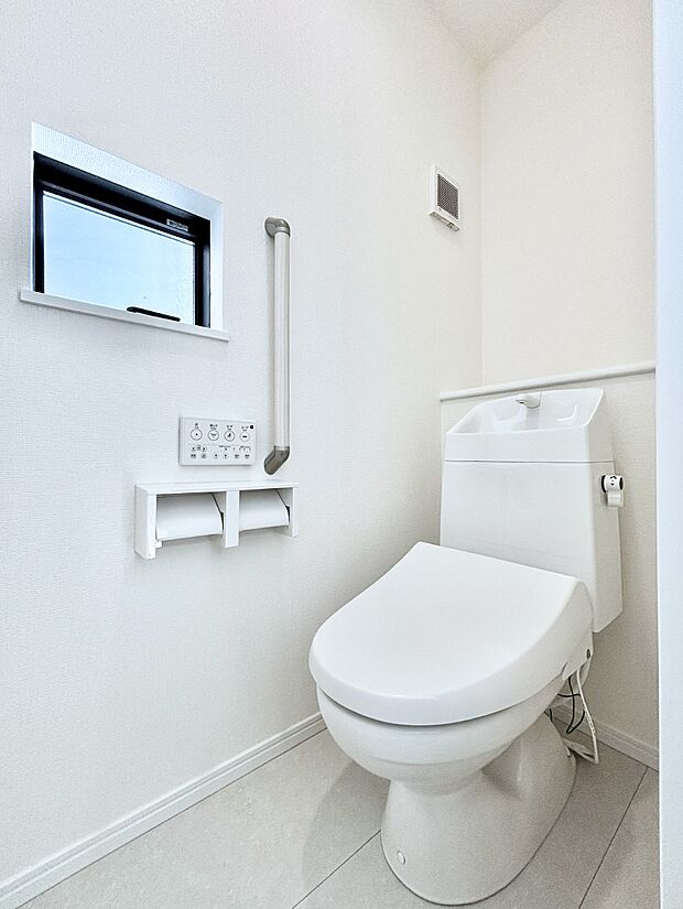 トイレは1階と2階それぞれに配置されていてとても便利です。 