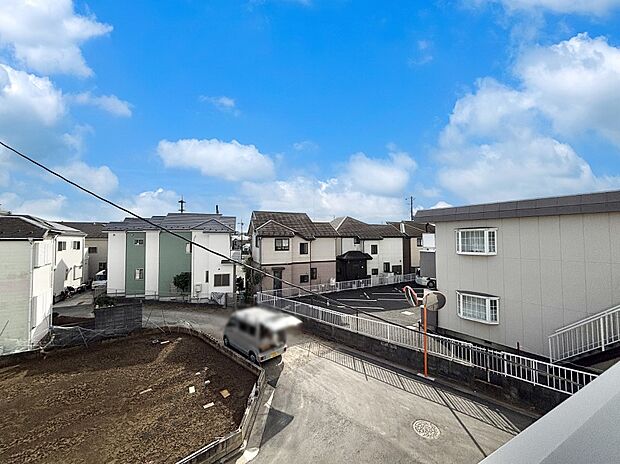 ゆったりバルコニーだから沢山お洗濯ものを干せます。