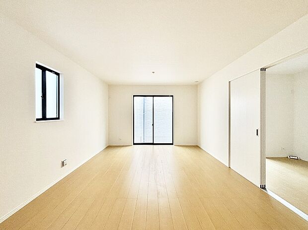 日当たりの良いリビング。お気に入りのグリーンを飾れば更に心地よさがアップ！