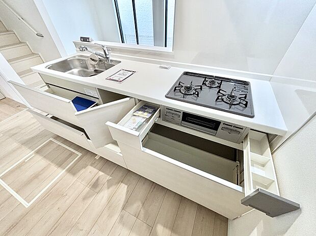 使いやすさを優先したスライド式収納タイプ！