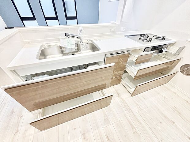 使いやすさを優先したスライド式収納タイプ！