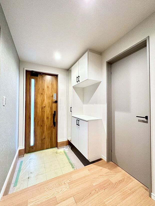 飾り棚を利用して、お越しいただくお客様をおもてなしできます。