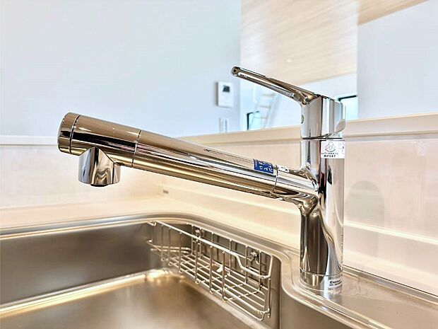 いつでも清潔なおいしいお水を。一つの水栓で水道水と浄水を使い分け。