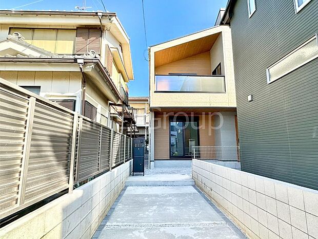 洗練された外観、上質な住空間が広がる室内は永く安心して過ごせる住居です。