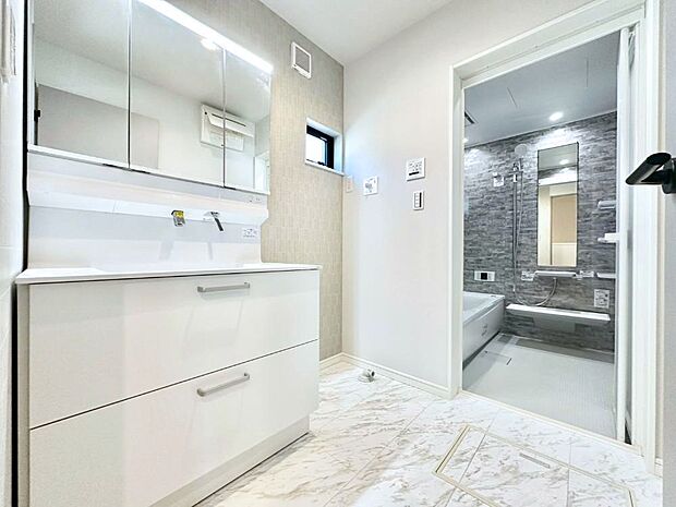 広々とゆとりのあるランドリースペース。