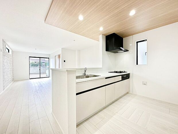 料理をしながらご家族との会話を楽しめる対面カウンターキッチン