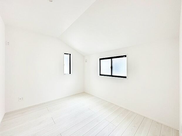 2面採光で気持ちよく自然光が取り入れられるのでお子様のお部屋にもピッタリ