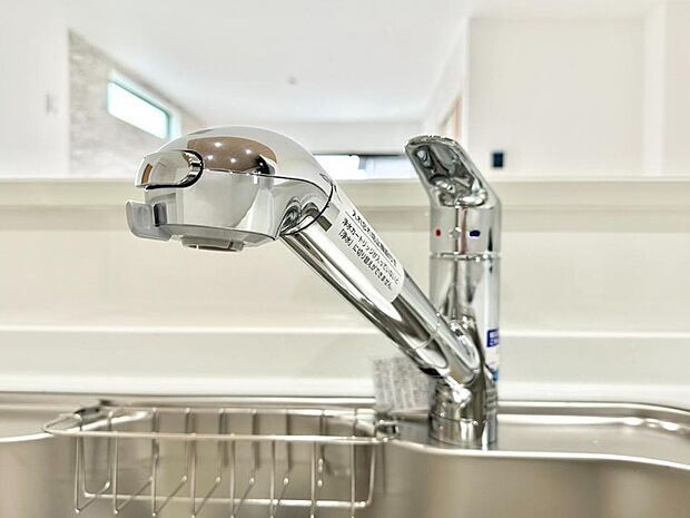 いつでも清潔なおいしいお水を。一つの水栓で水道水と浄水を使い分け。