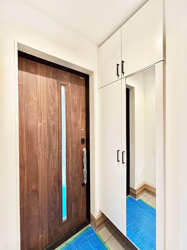 明るい玄関はお客様をお出迎えするのにぴったりです!