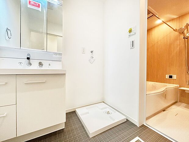 身支度もスムーズにおこなえる脱衣場。