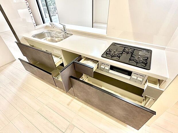 使いやすさを優先したスライド式収納タイプ!