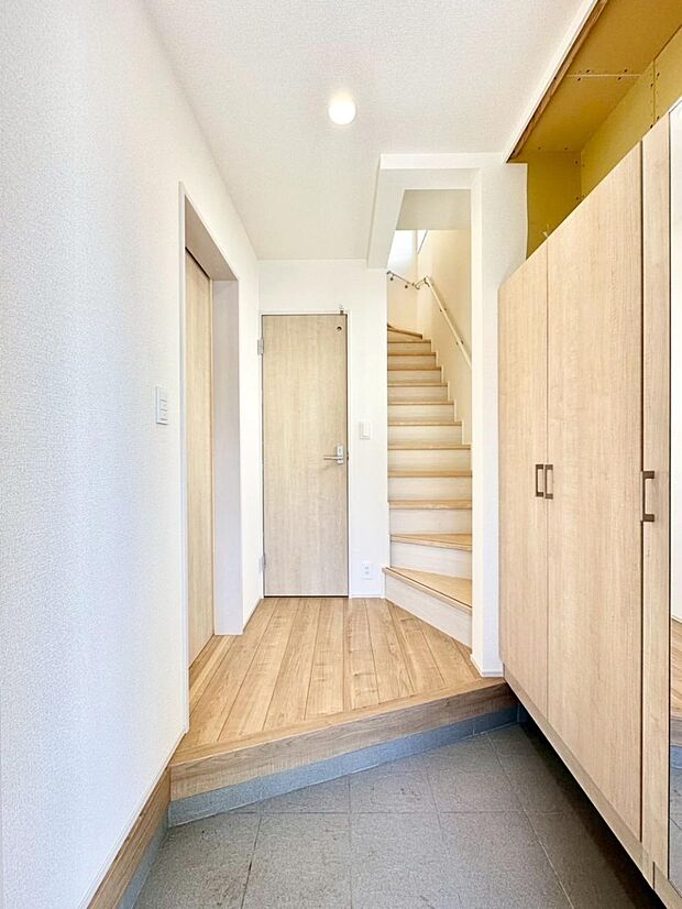 いつもきれいにしておきたい玄関ですね。