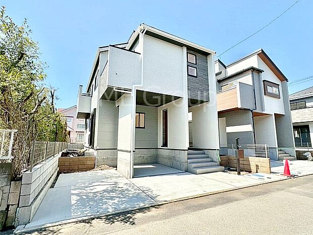 洗練された外観、上質な住空間が広がる室内は永く安心して過ごせる住居です。