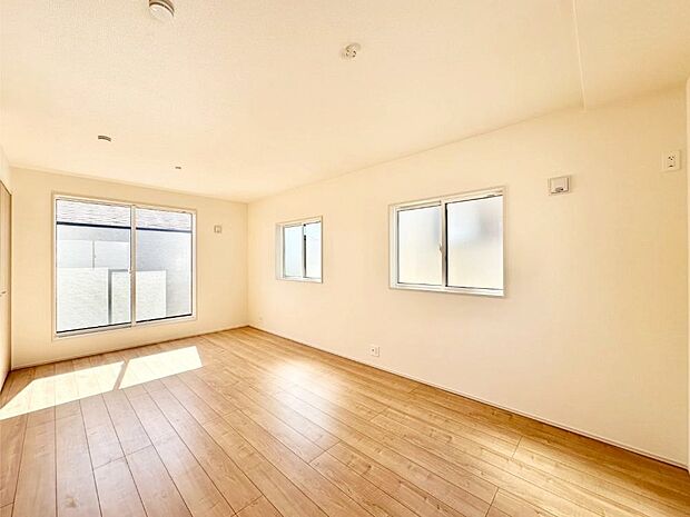 明るいバルコニーサイドに洋室を設置。目覚めの良い寝室に。