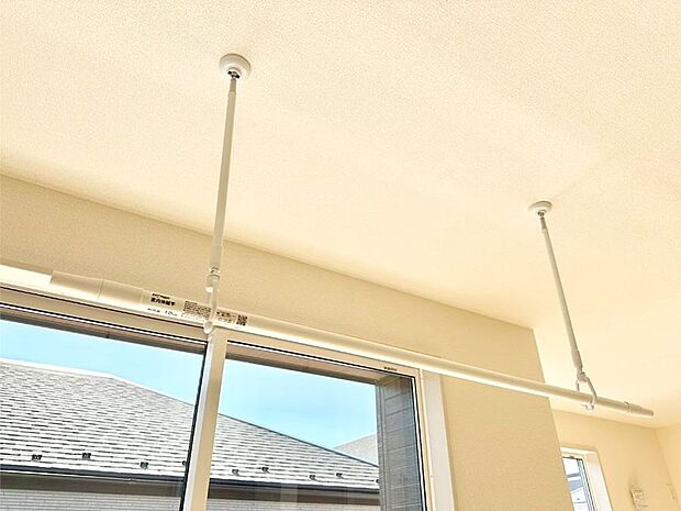 室内物干しポール。梅雨や花粉の時期に大活躍します。