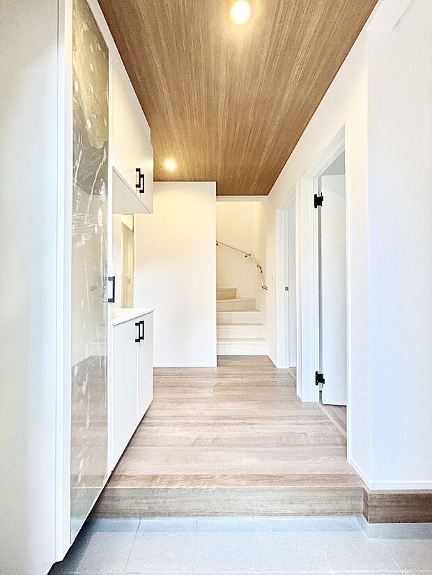 家族の帰宅やお客様をあたたかく迎える玄関