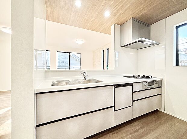 料理をしながらご家族との会話を楽しめる対面カウンターキッチン