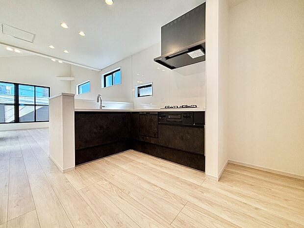 料理をしながらでもご家族との会話を楽しめる対面キッチン　