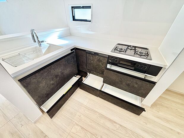 使いやすさを優先したスライド式収納タイプ！