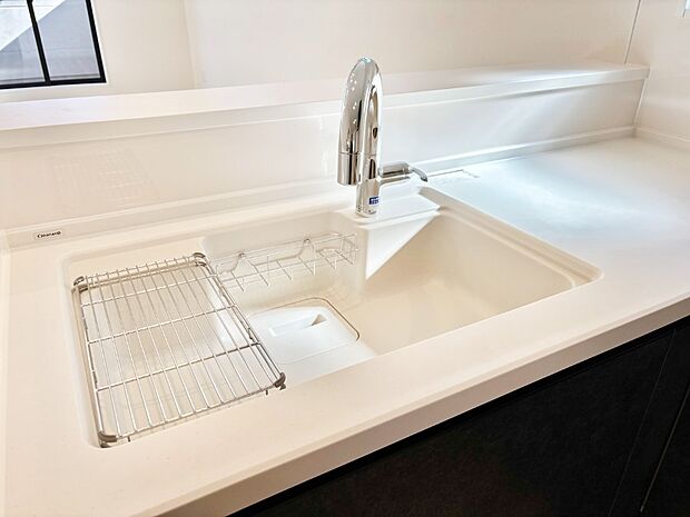 広々としたシンクでお料理やお皿洗いもラクラク快適に！
