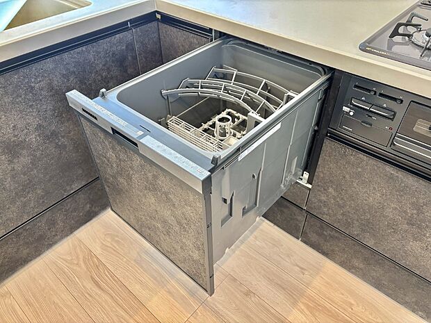 面倒なお片づけは食洗機にお任せ！家事の負担が減って、時間にも気持ちにもゆとりができます。