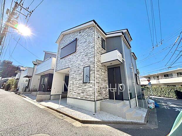 前面道路はきちんと整備されています  