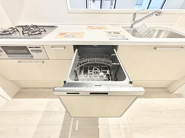 面倒なお片づけは食洗機にお任せ！家事の負担が減って、時間にも気持ちにもゆとりができます。