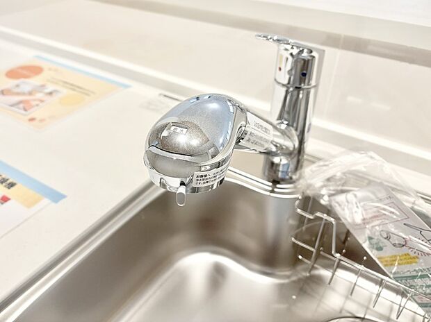 いつでも清潔なおいしいお水を。一つの水栓で水道水と浄水を使い分け。