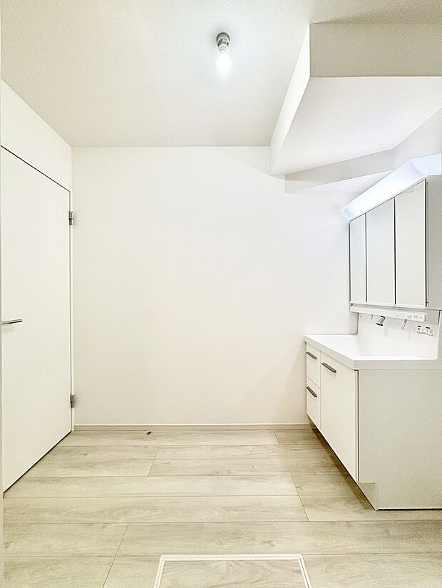 清潔感のある快適空間です。毎日の身支度も気持ち良くお使い頂けます。 