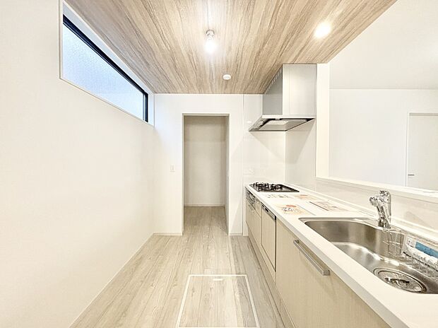 ゆとりあるキッチンではご家族と楽しくお料理ができます。