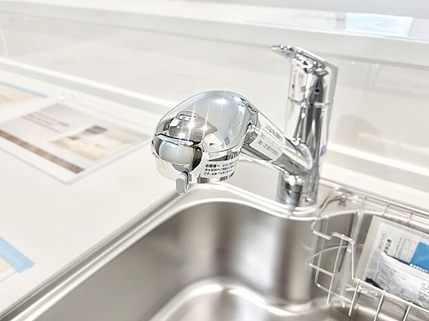 いつでも清潔なおいしいお水を。一つの水栓で水道水と浄水を使い分け。