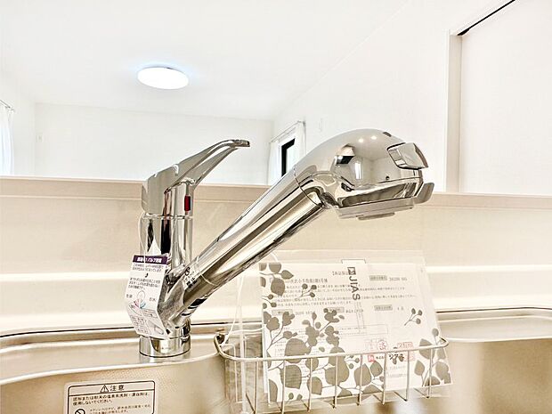 いつでも清潔なおいしいお水を。一つの水栓で水道水と浄水を使い分け。