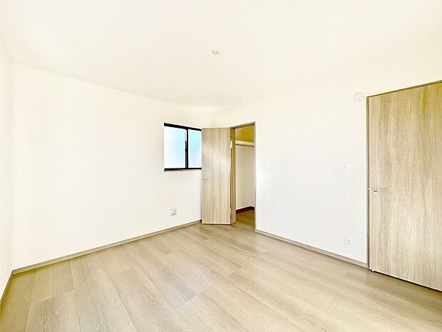 使いやすい形でベットや家具の置き方にも困ることもありません。   