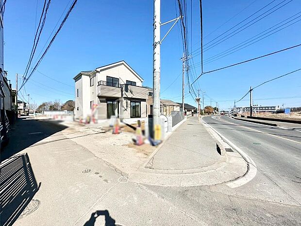 前面道路はきちんと整備されています