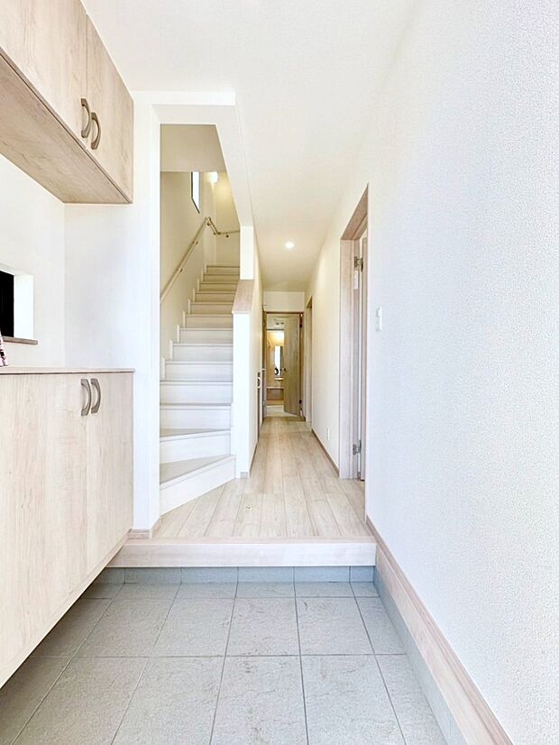 家族の帰宅やお客様をあたたかく迎える玄関  