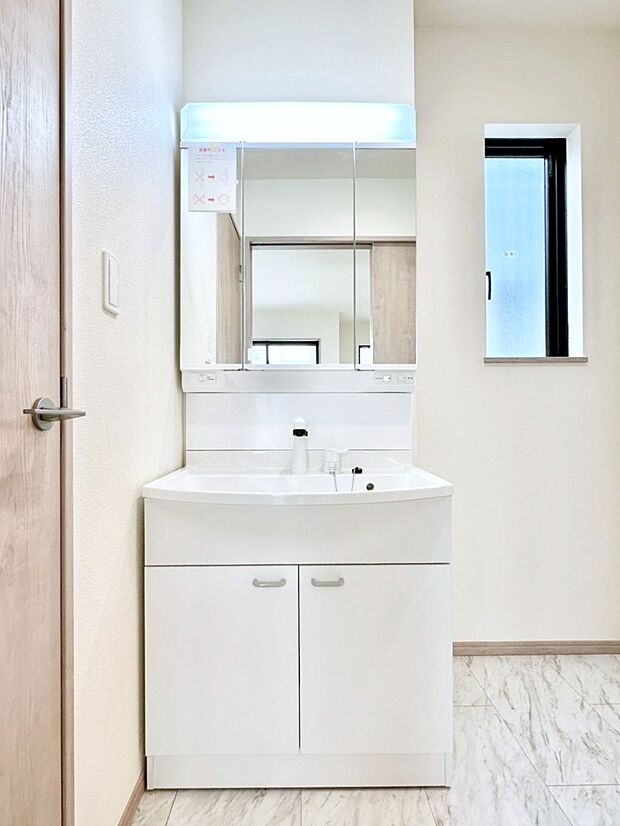 収納力と機能性に優れた洗面化粧台