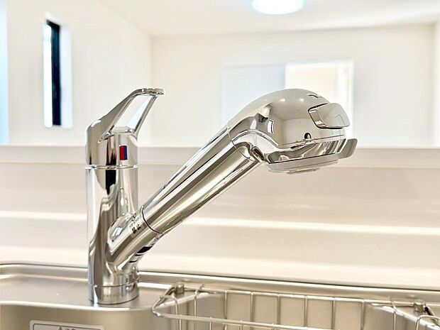 いつでも清潔なおいしいお水を。一つの水栓で水道水と浄水を使い分け。