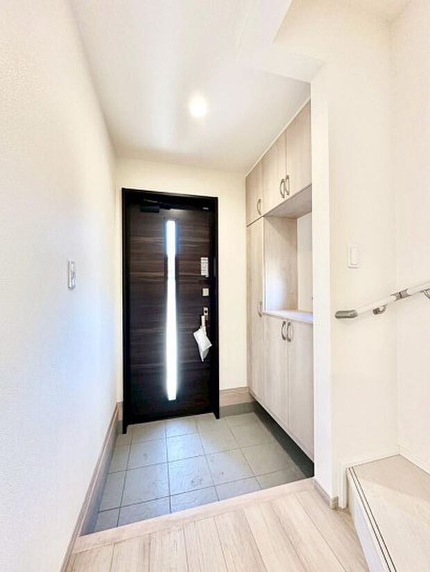 家族の帰宅やお客様をあたたかく迎える玄関  