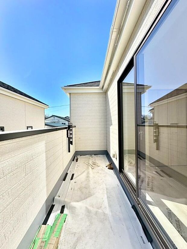 ゆったりバルコニーだから沢山お洗濯ものを干せます。