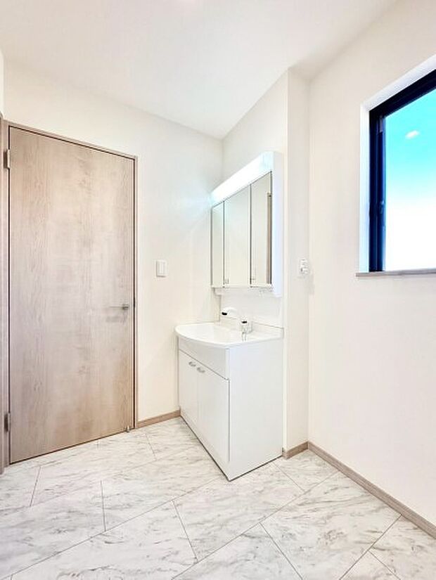 清潔感のある快適空間です。毎日の身支度も気持ち良くお使い頂けます。 