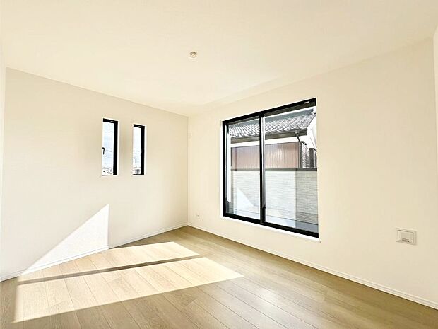 2面採光なので、明るく風通しも良く心地良い生活が送れます。