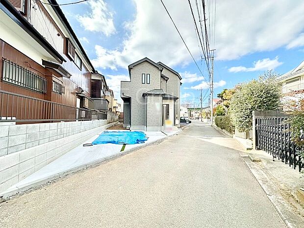 前面道路はきちんと整備されています