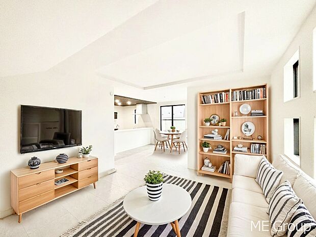 リビングには床暖房採用。ワンランク上の心地よい空間　※家具はCGです