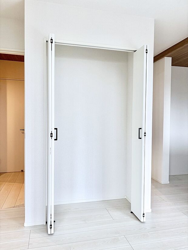 リビング収納。散らかりがちなリビングもスッキリと保てますね。