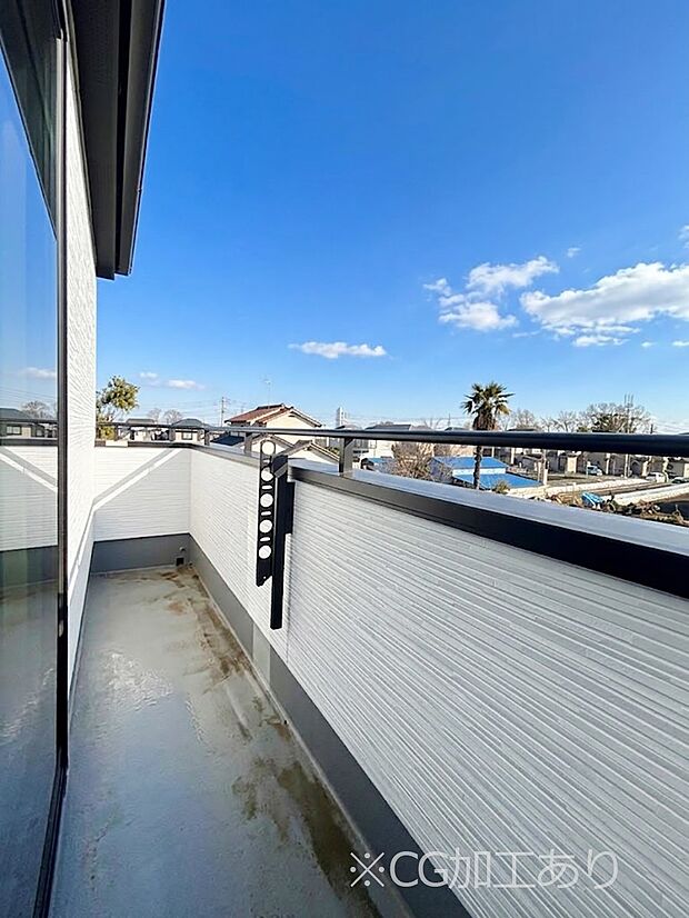 バルコニーはうれしい2ヶ所付き。お洗濯物やお布団をたっぷり干せます。