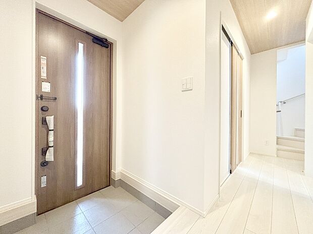 明るい玄関はお客様をお出迎えするのにぴったりです!