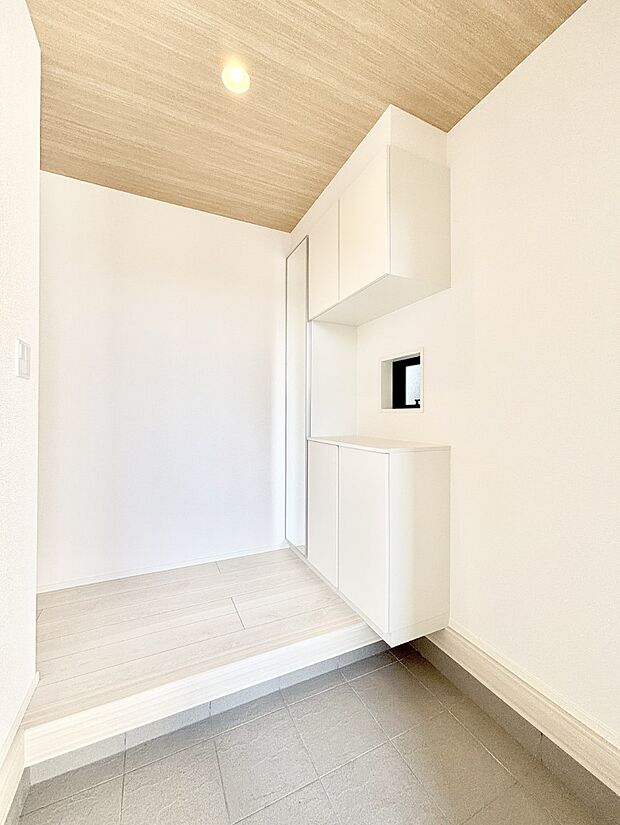 家族の帰宅やお客様をあたたかく迎える玄関