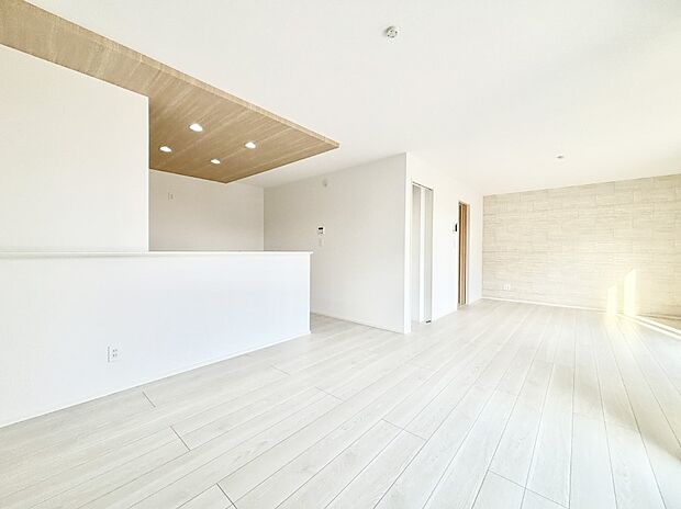 家族団らんの時間も増えそうなくつろぎのリビングダイニング。