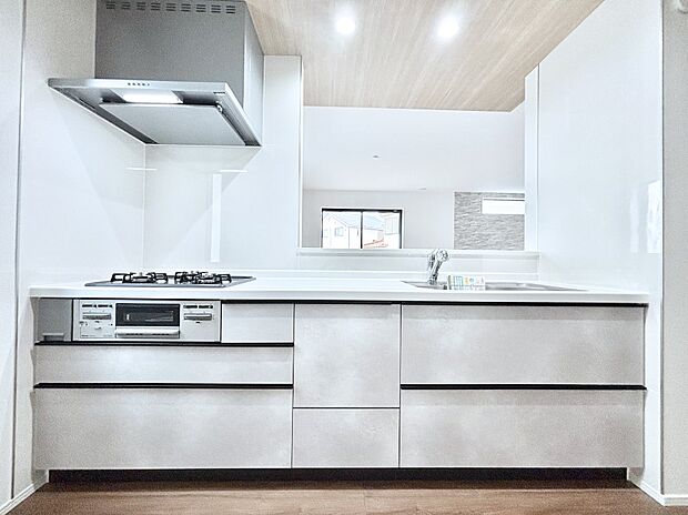 リビングで遊ぶお子様を見守りながらお料理ができる対面キッチン